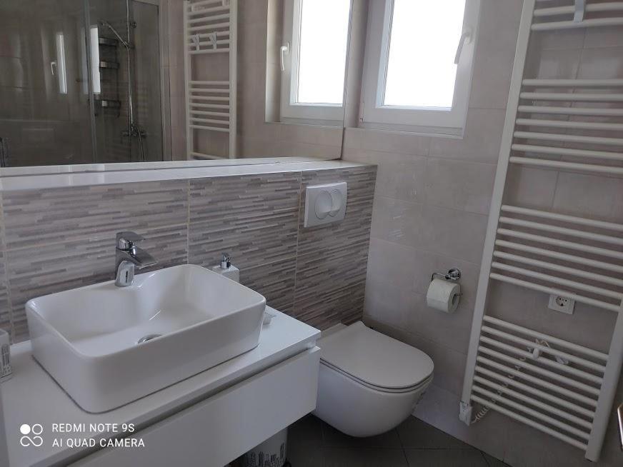Amazing Seaview Apartment With A Balcony Near The Beach - Kneza Trpimira I Zadar Exterior photo